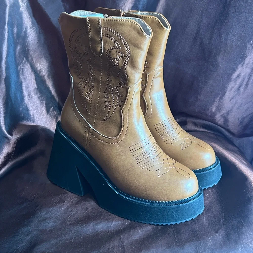 Chunky platform western boots in tan synthetic material 🤎 - Picture 7 of 10